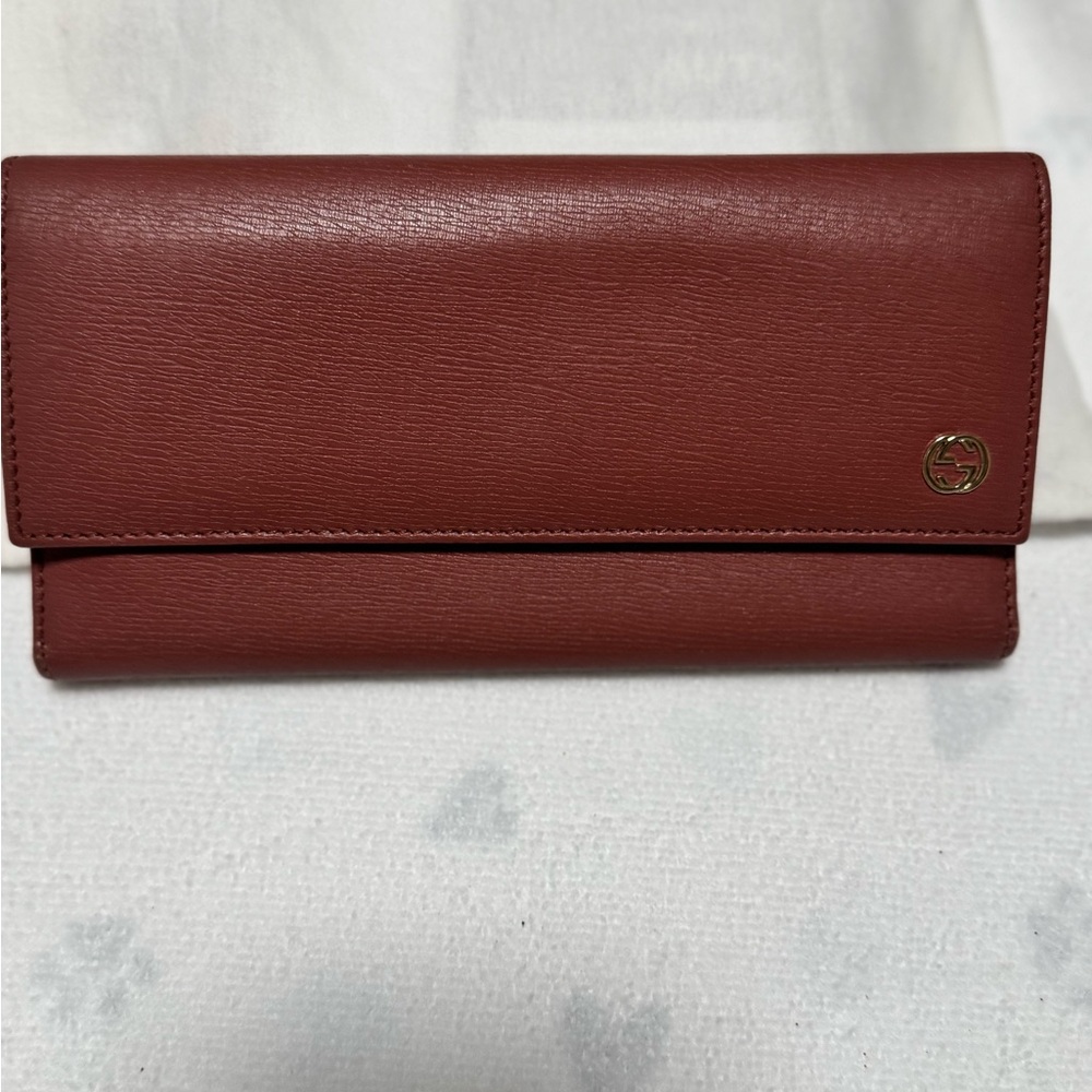 Gucci Leather Continental Wallet with Gold Logo